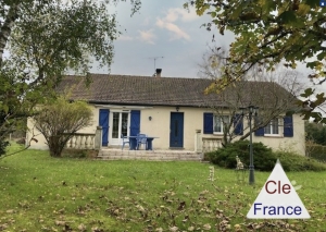 Detached House with Lovely Landscaped Garden