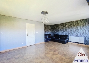 Large Detached House with Swimming Pool