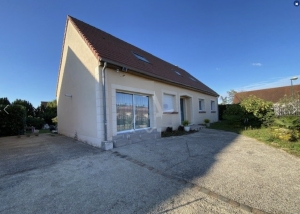 Large Detached House with Swimming Pool