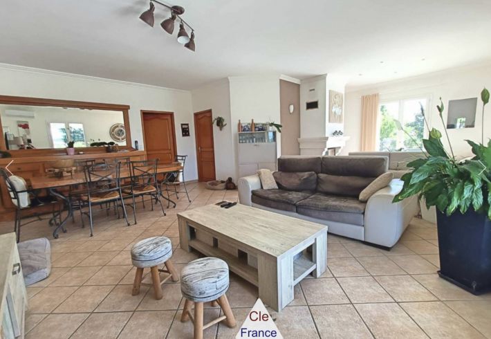 Stunning Detached Villa with Swimming Pool