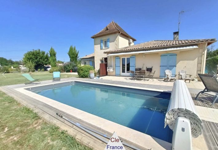 Stunning Detached Villa with Swimming Pool
