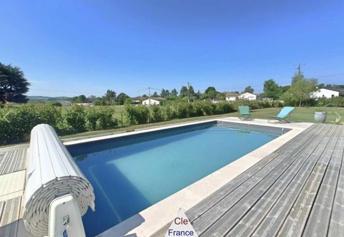 Stunning Detached Villa with Swimming Pool