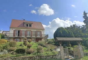 Beautiful Detached House with Lovely Garden