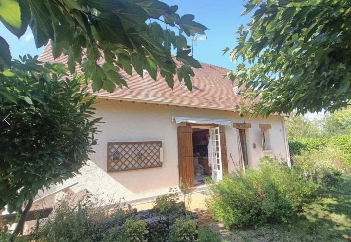 Beautiful Detached House with Lovely Garden