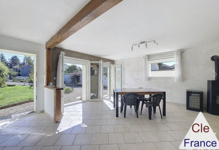 Detached House with Landscape Garden