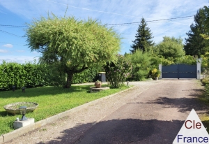 Detached House with Landscape Garden