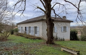 Detached House with Barn and Large Garden