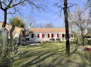 Detached Country House with Beautiful Garden