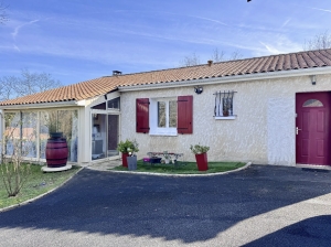 Detached Country House with Beautiful Garden