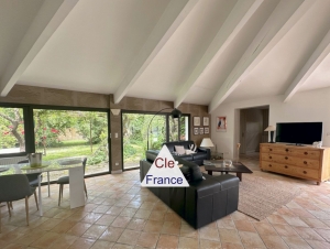 Beautiful House with Outbuilding and Garden