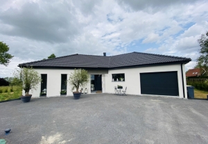 Detached House with Pool, not Overlooked