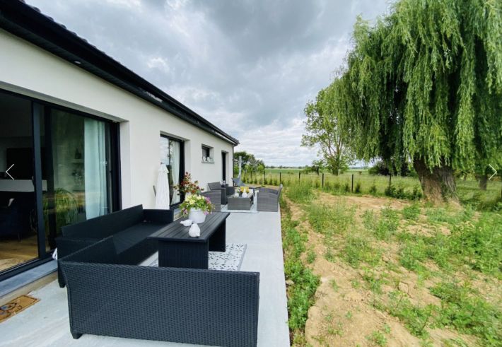 Detached House with Pool, not Overlooked