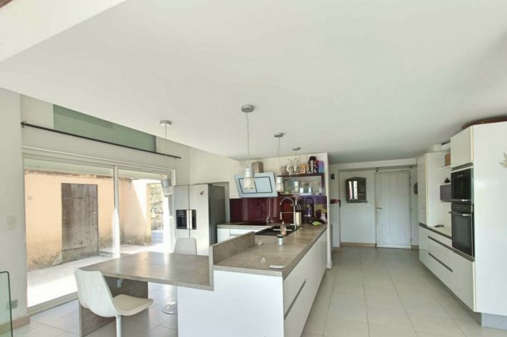 Detached Country House with Open Views and Pool