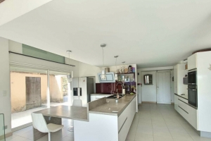 Detached Country House with Open Views and Pool