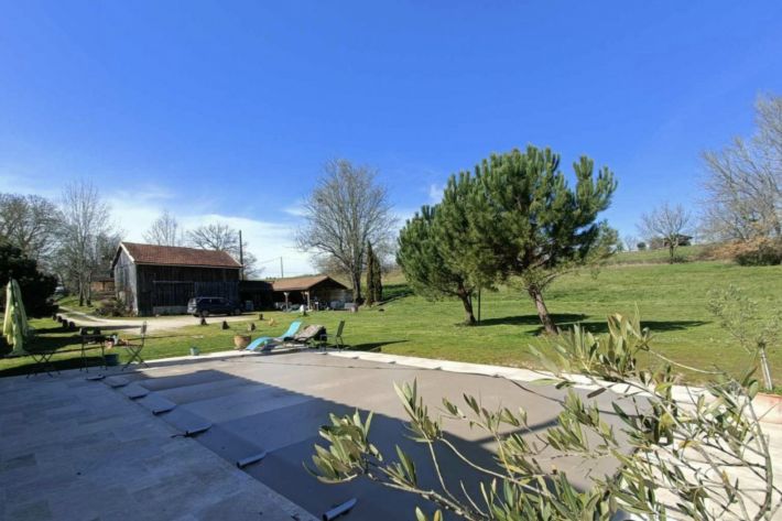 Detached Country House with Open Views and Pool