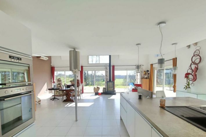 Detached Country House with Open Views and Pool