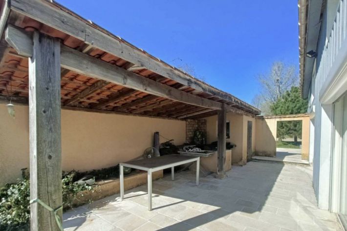 Detached Country House with Open Views and Pool