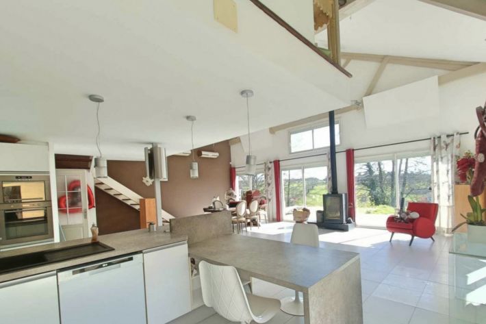 Detached Country House with Open Views and Pool
