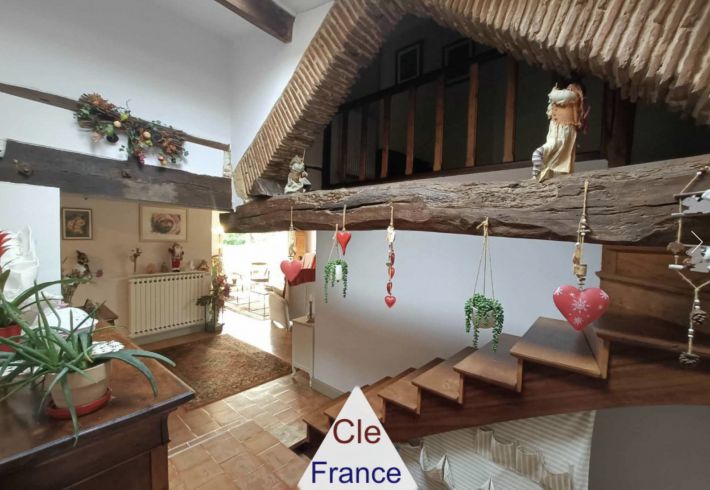 Lovely Detached House with Swimming Pool