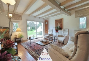Lovely Detached House with Swimming Pool