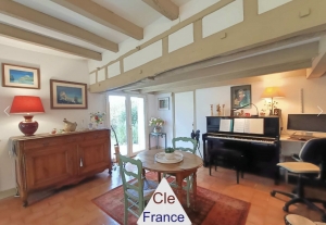 Lovely Detached House with Swimming Pool