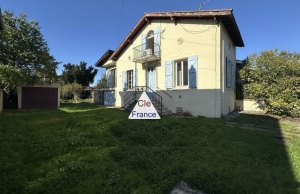 Detached House in Quiet Sector of Town