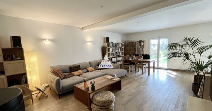 Detached Country House with Swimming Pool