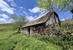 Detached Barn with Breathtaking View of the Valley