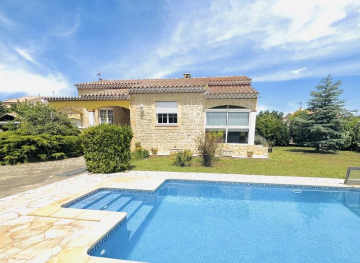 Detached Villa with Swimming Pool Close to the Coast