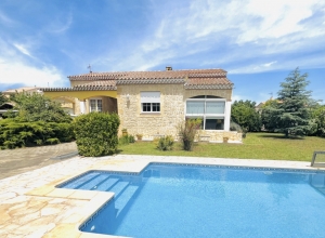 Detached Villa with Swimming Pool Close to the Coast
