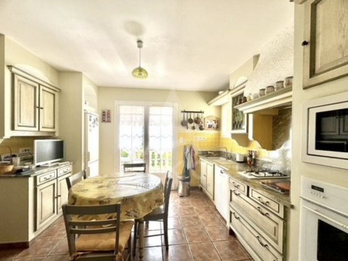 Detached Villa with Swimming Pool Close to the Coast