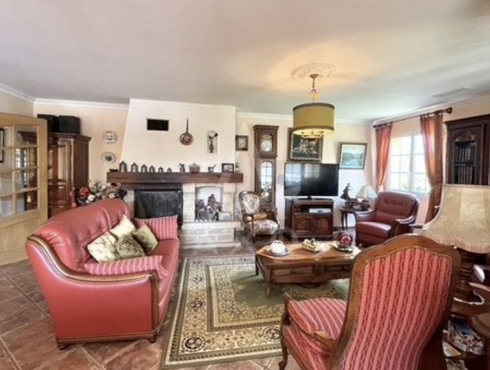 Detached Villa with Swimming Pool Close to the Coast