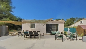 Detached House with Swimming Pool