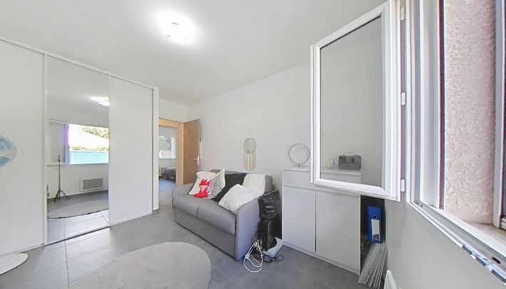 Detached House with Swimming Pool