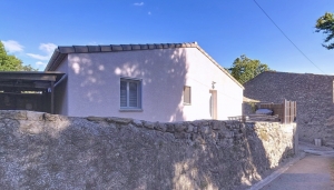 Detached House with Swimming Pool