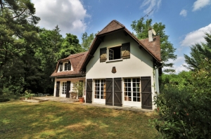 Detached Country House in Lovely Gardens