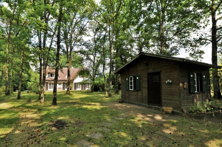 Detached Country House in Lovely Gardens
