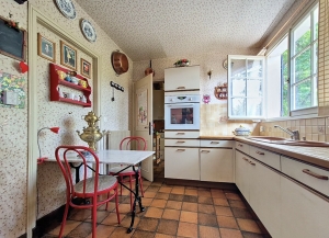 Detached Country House in Lovely Gardens