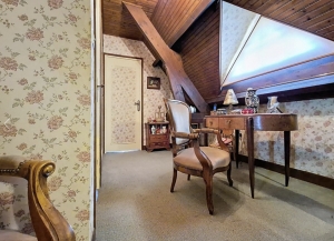 Detached Country House in Lovely Gardens