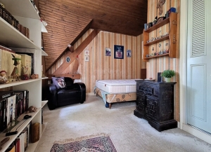 Detached Country House in Lovely Gardens