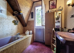 Detached Country House in Lovely Gardens