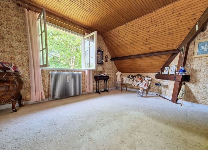 Detached Country House in Lovely Gardens