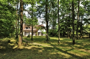 Detached Country House in Lovely Gardens