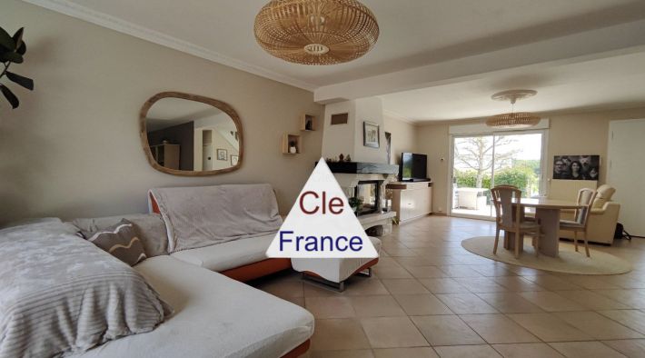 Beautiful Family Home with Swimming Pool