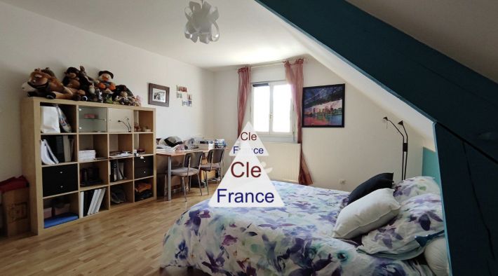 Beautiful Family Home with Swimming Pool