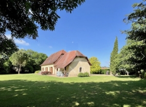 Detached Country House with Landscaped Garden