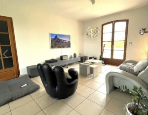 Detached Country House with Landscaped Garden