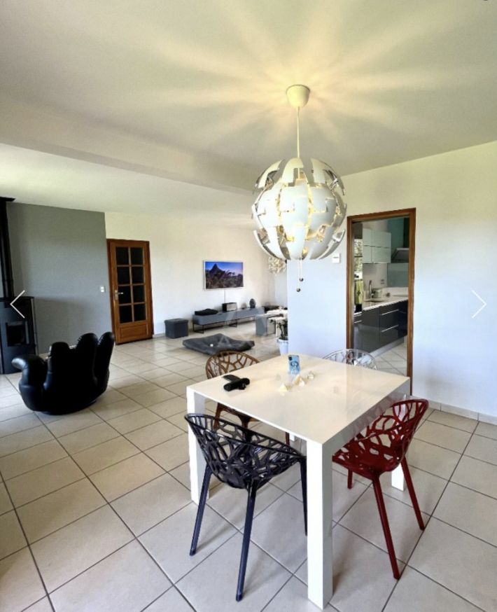 Detached Country House with Landscaped Garden