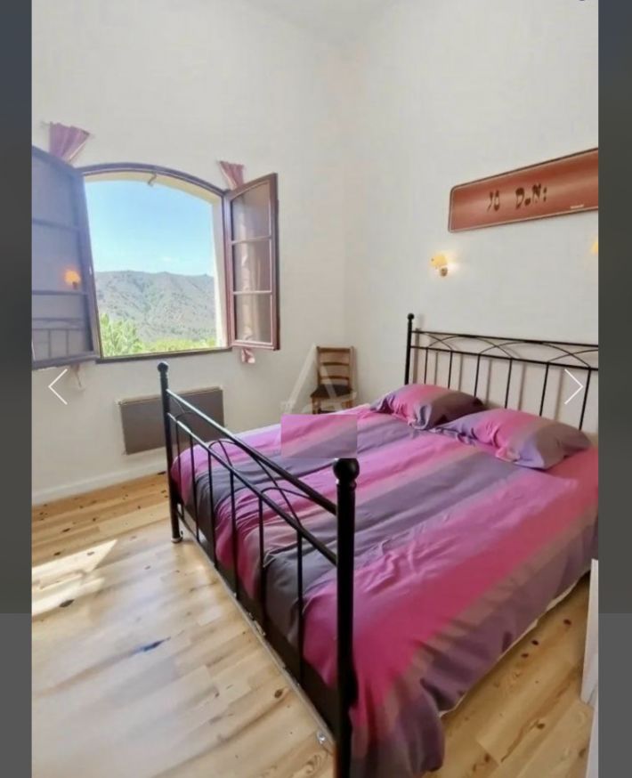 Detached Country House with Landscaped Garden