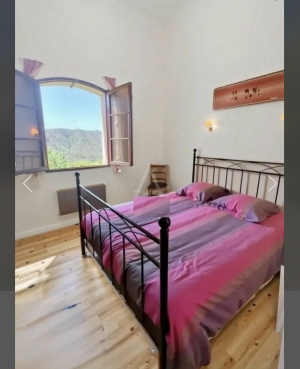 Detached Country House with Landscaped Garden